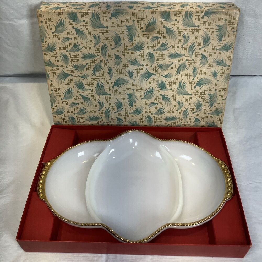 ANCHOR HOCKING FIRE KING MILK GLASS GOLD DIVIDED RELISH DISH Original‎ Box